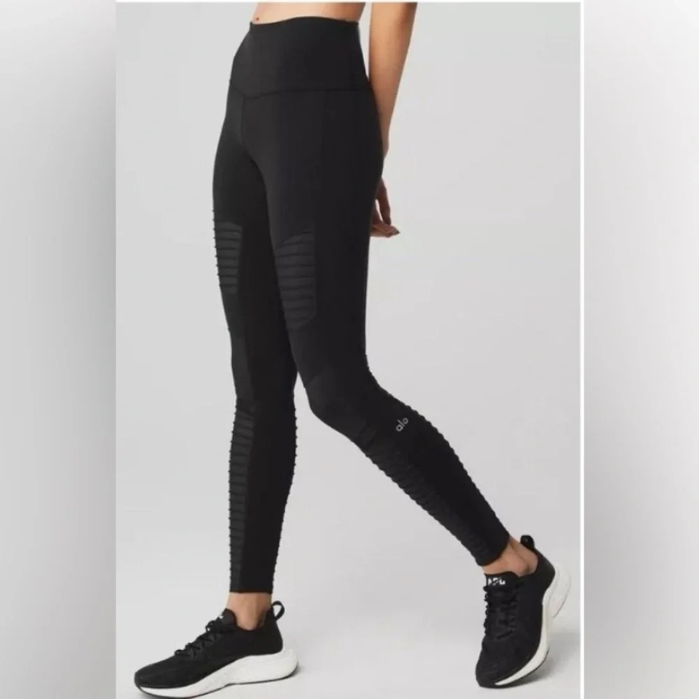Alo Yoga Women's Black High Waisted Moto Legging Pants Medium Athleisure Yoga